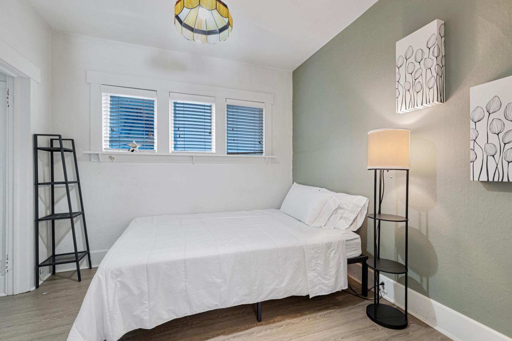 Vintage 3 Bedroom Home In Prime Eastlake Seattle With Private Parking Eksteriør bilde